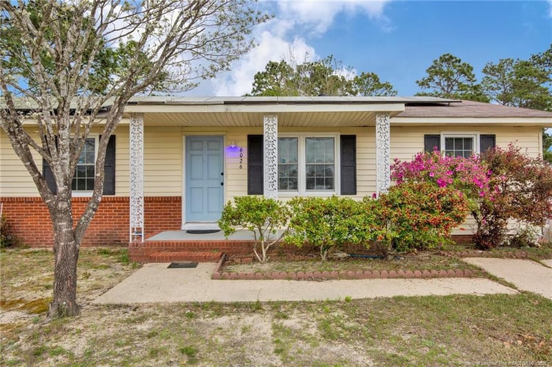 6026 Lexington Dr, Hope Mills, NC 28348
