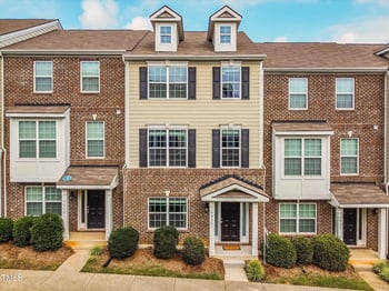 6027 Kentworth Dr, Holly Springs, NC 27540