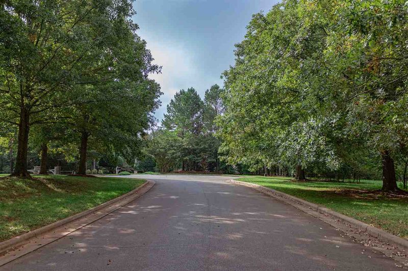 6027 Old Field Dr, Chapel Hill, NC 27514