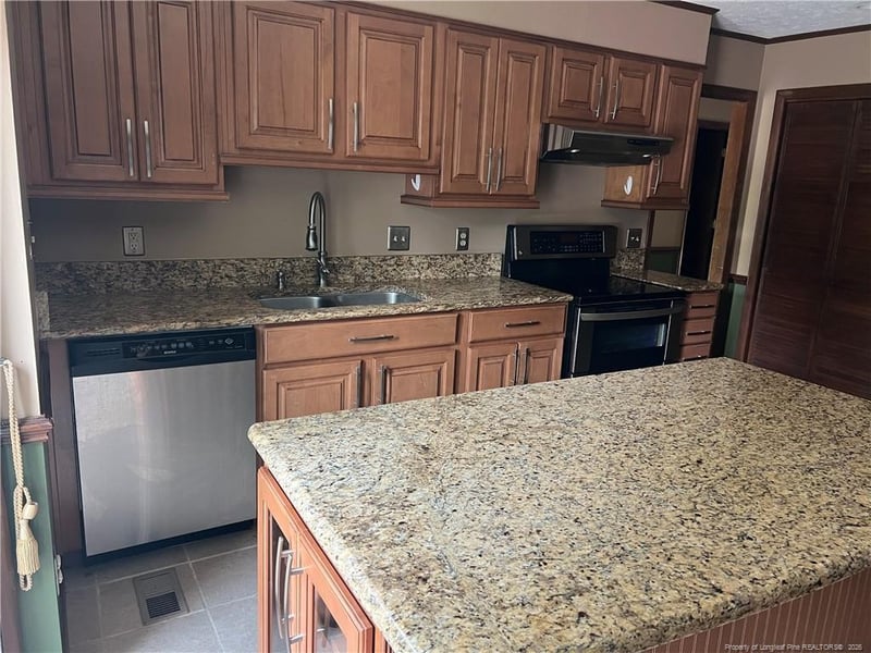 603 Hemphill Cir, Fayetteville, NC 28303