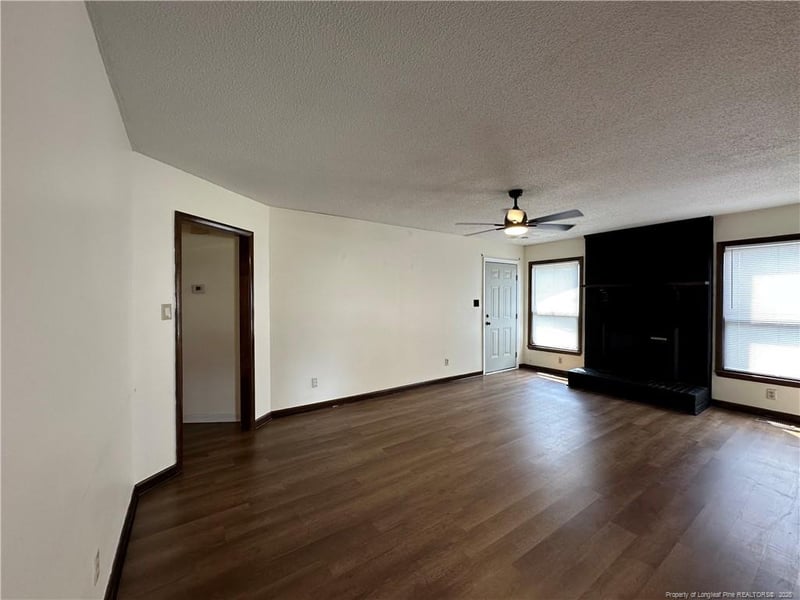 6031 Harmon Pl, Fayetteville, NC 28314