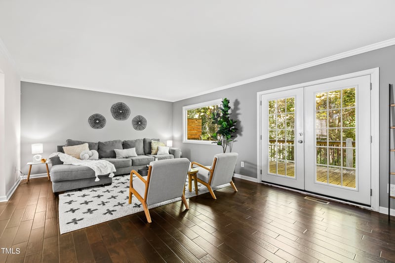 6034 Dixon Dr, Raleigh, NC 27609