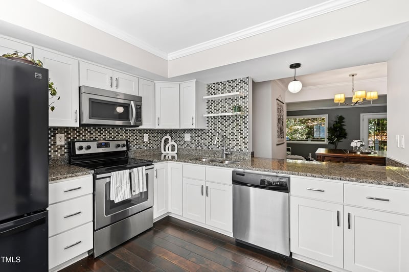 6034 Dixon Dr, Raleigh, NC 27609