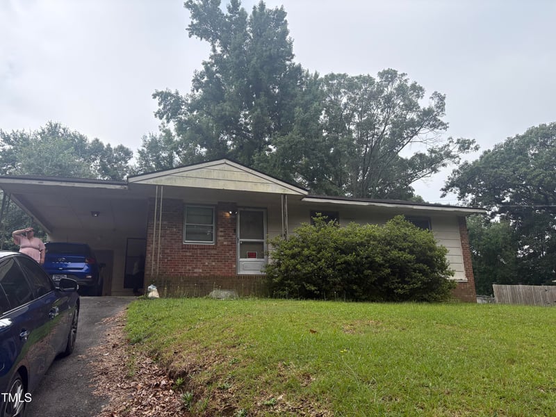 6037 Dahlgren Ave, Fayetteville, NC 28314