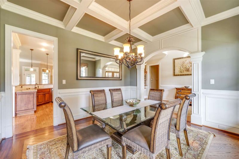 6037 Mentmore Pl, Cary, NC 27519