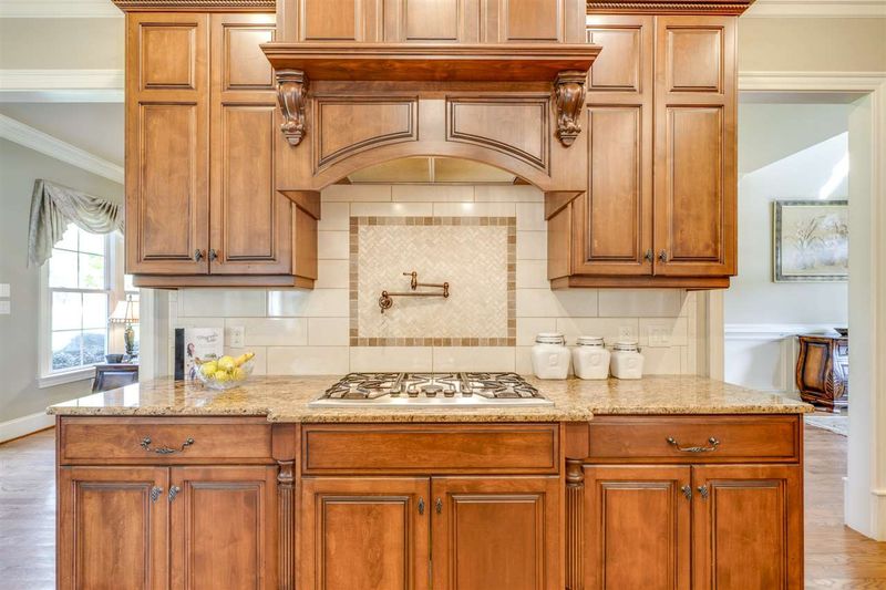 6037 Mentmore Pl, Cary, NC 27519