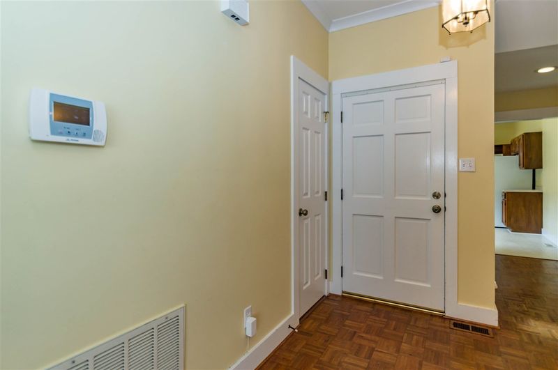 6038 Sentinel Dr, Raleigh, NC 27609