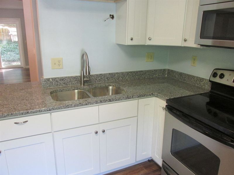 6039 Dixon Dr, Raleigh, NC 27609
