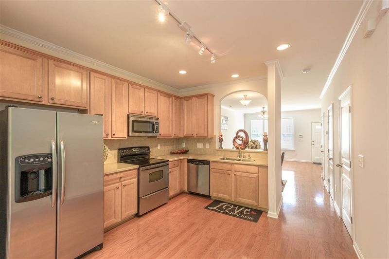 6039 Viking Dr, Raleigh, NC 27612