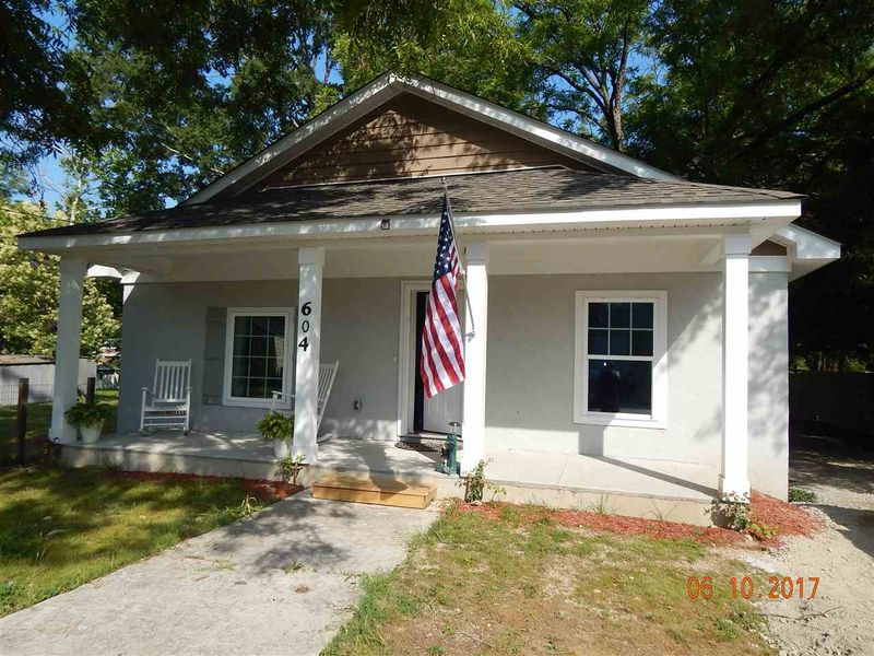 604 N 4th St, Smithfield, NC 27577
