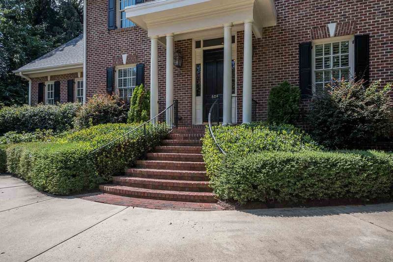 604 Chalfant Ct, Raleigh, NC 27607