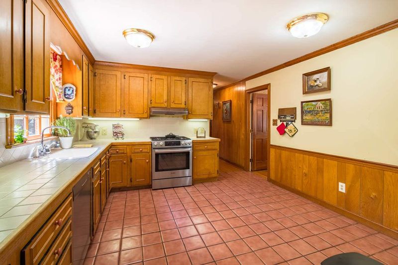 604 Croom Ct, Chapel Hill, NC 27514