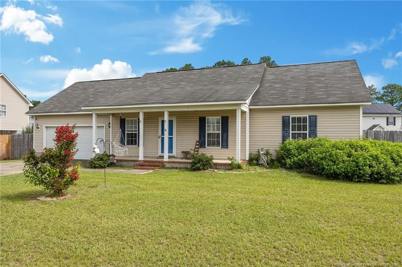 604 Cypress Pond Dr, Hope Mills, NC 28348