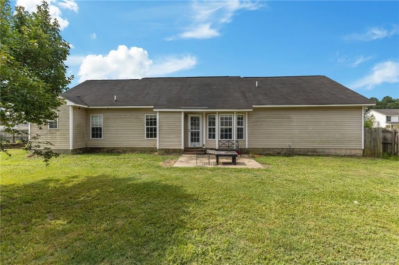 604 Cypress Pond Dr, Hope Mills, NC 28348