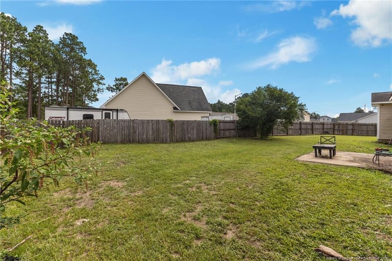 604 Cypress Pond Dr, Hope Mills, NC 28348