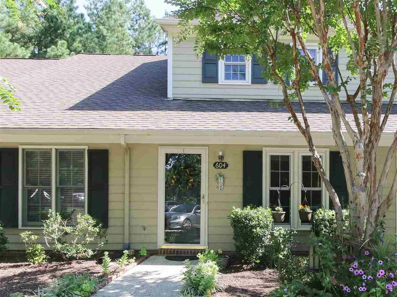 604 Gatehouse Ln, Durham, NC 27707
