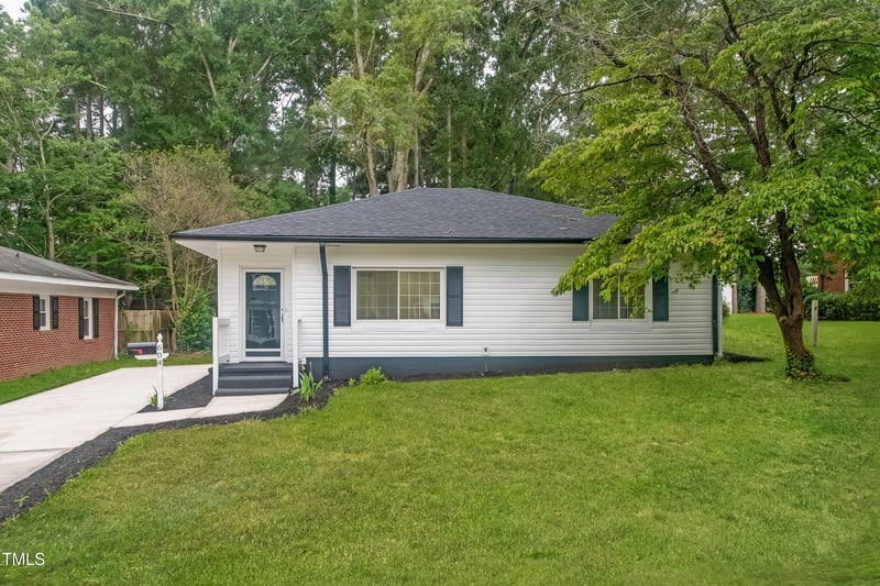 604 Oak St, Fuquay Varina, NC 27526