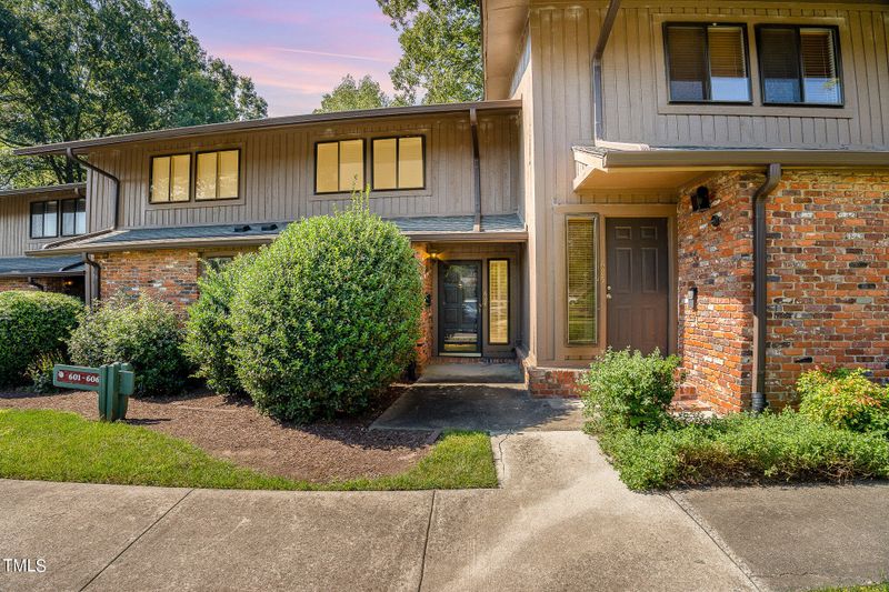 604 Oak Tree Dr, Chapel Hill, NC 27517