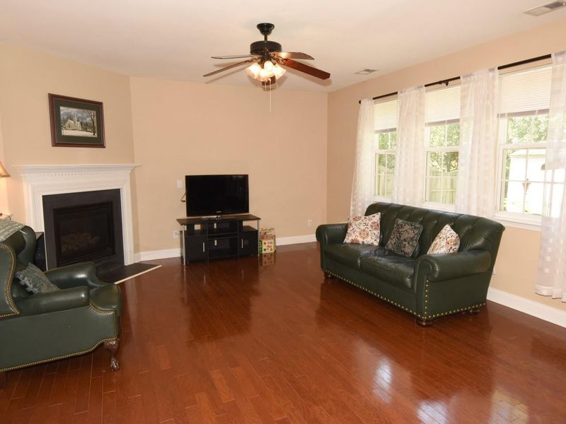 604 Ravenstone Ln, Durham, NC 27703