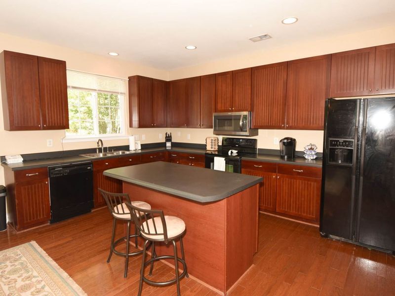 604 Ravenstone Ln, Durham, NC 27703