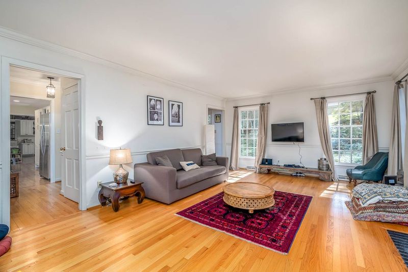 604 Sugarberry Rd, Chapel Hill, NC 27514