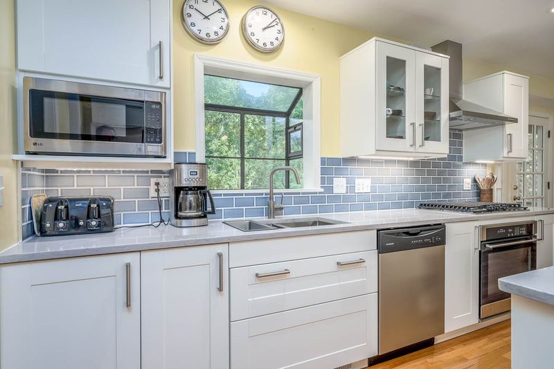 604 Sugarberry Rd, Chapel Hill, NC 27514