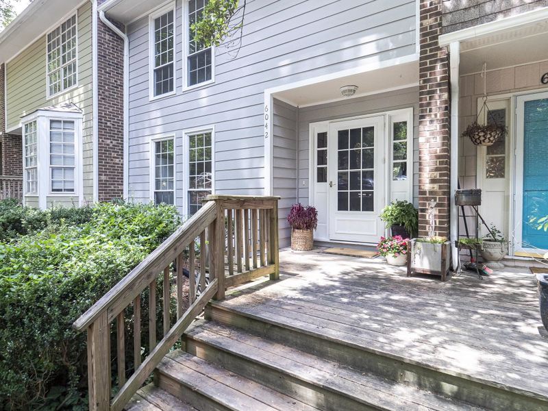 6042 Dixon Dr, Raleigh, NC 27609