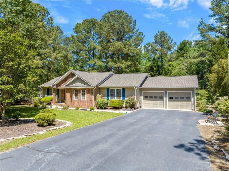 6044 Saint Andrews Dr, Sanford, NC 27332