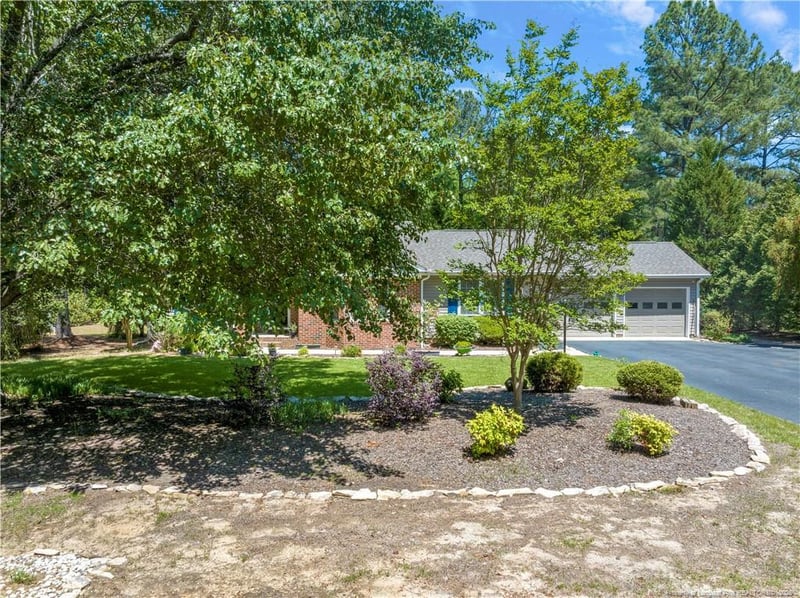 6044 Saint Andrews Dr, Sanford, NC 27332