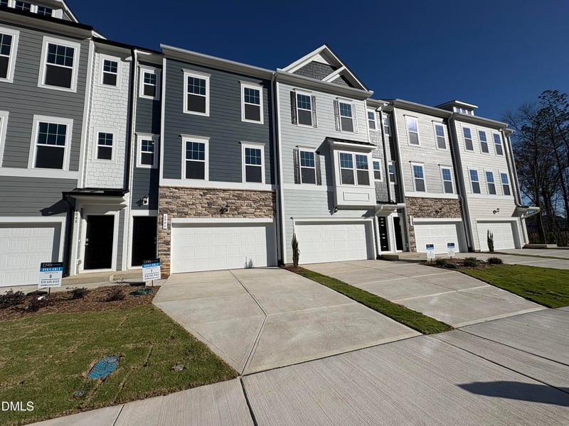 6046 Dunzo Dr, Raleigh, NC 27617