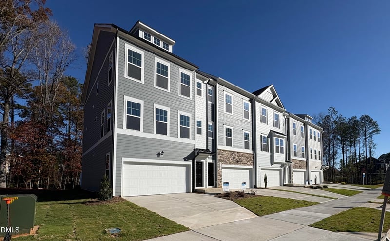 6046 Dunzo Dr, Raleigh, NC 27617