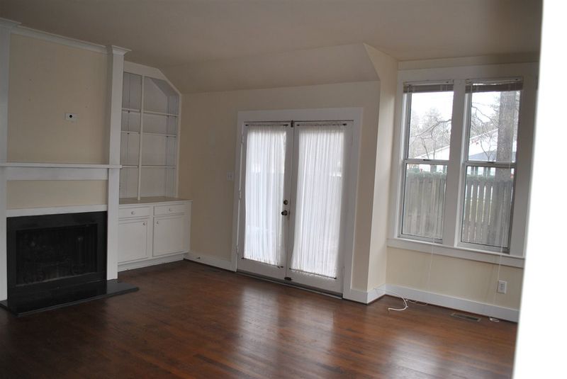 6047 Sentinel Dr, Raleigh, NC 27609