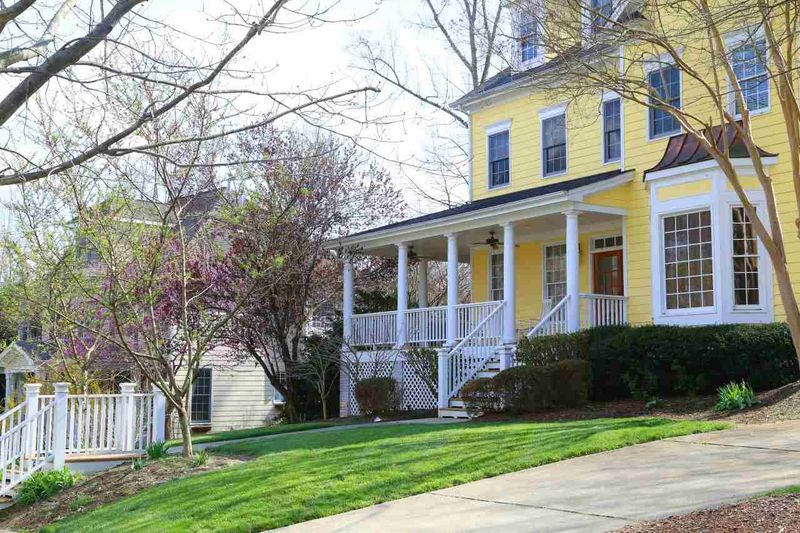 605 Aberdeen Dr, Chapel Hill, NC 27516