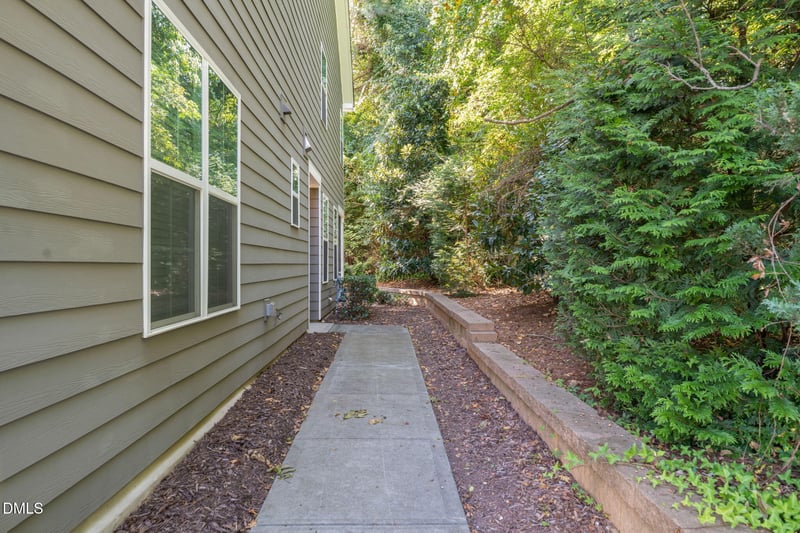 605 Birchwood Crest Trl, Cary, NC 27513