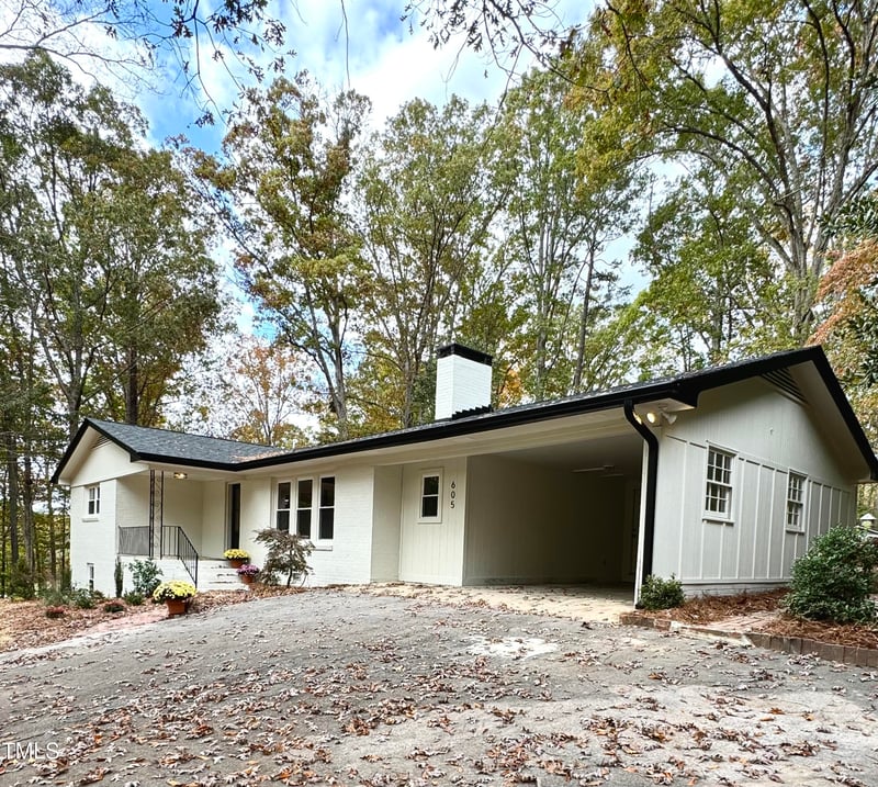 605 Canterbury Rd, Sanford, NC 27330