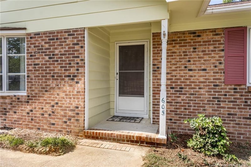 605 Dandridge Dr, Fayetteville, NC 28303