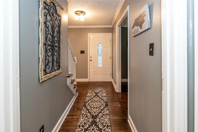 605 Ellynn Dr, Cary, NC 27511