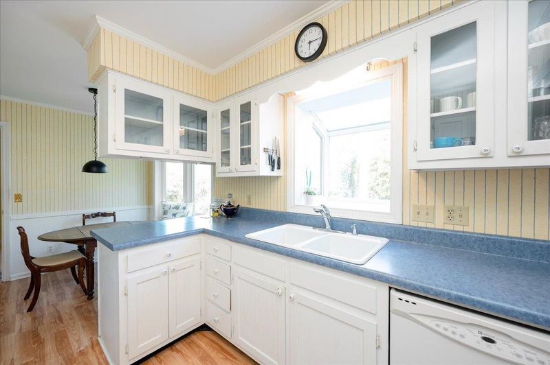 605 Emory Dr, Chapel Hill, NC 27517