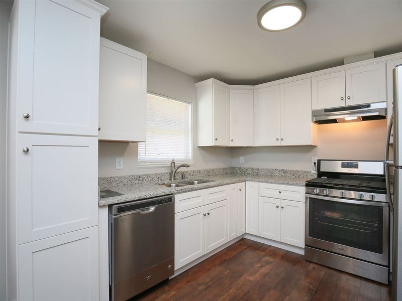 605 Grantland Dr, Raleigh, NC 27610
