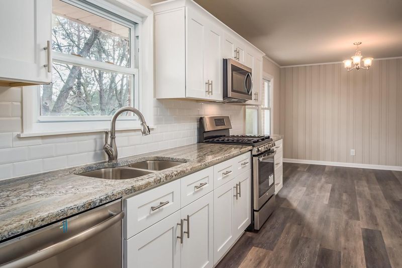 605 S Lakeside Dr, Raleigh, NC 27606