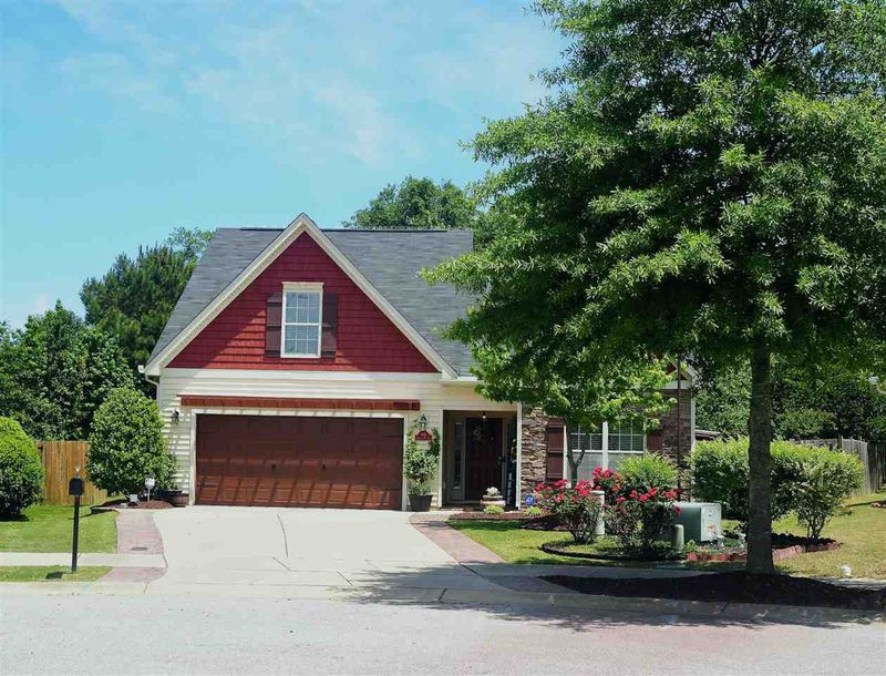 605 Monterey Pine Dr, Fuquay Varina, NC 27526