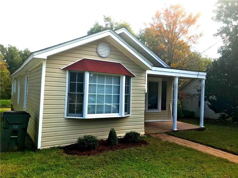605 Pine St, Burlington, NC 27217