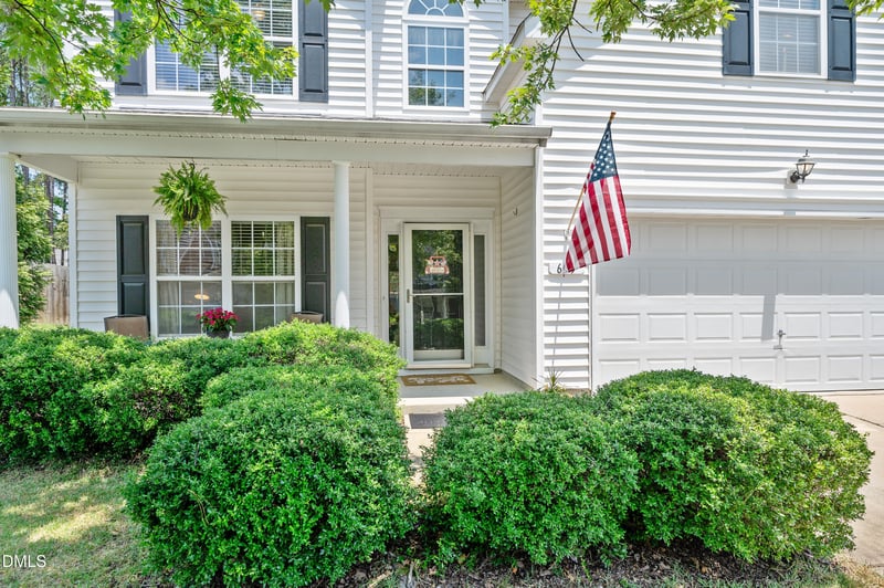 605 Pyracantha Dr, Holly Springs, NC 27540