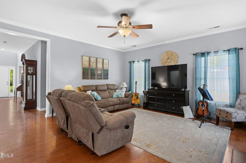 605 Pyracantha Dr, Holly Springs, NC 27540