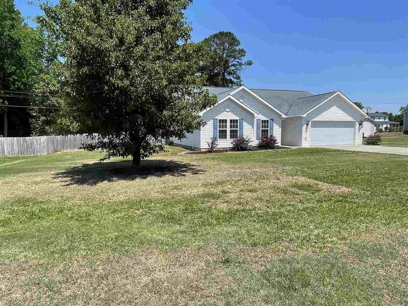 605 E Sanders St, Four Oaks, NC 27524