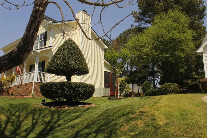 605 Shiretown Ln, Wake Forest, NC 27587