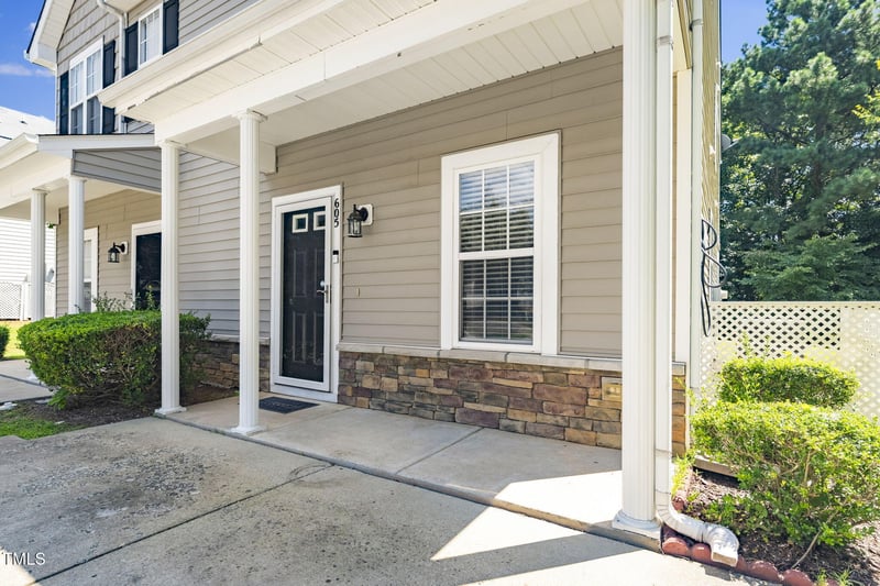 605 Woodson Dr, Clayton, NC 27527