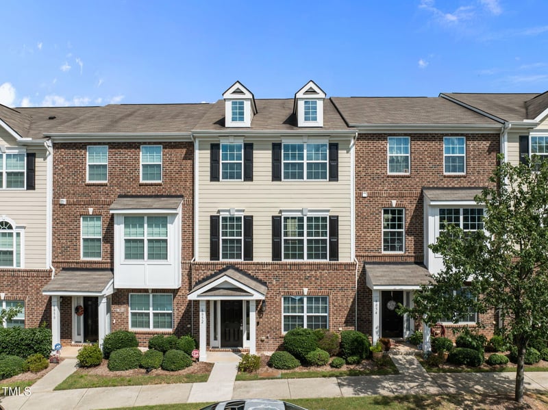 6052 Kentworth Dr, Holly Springs, NC 27540