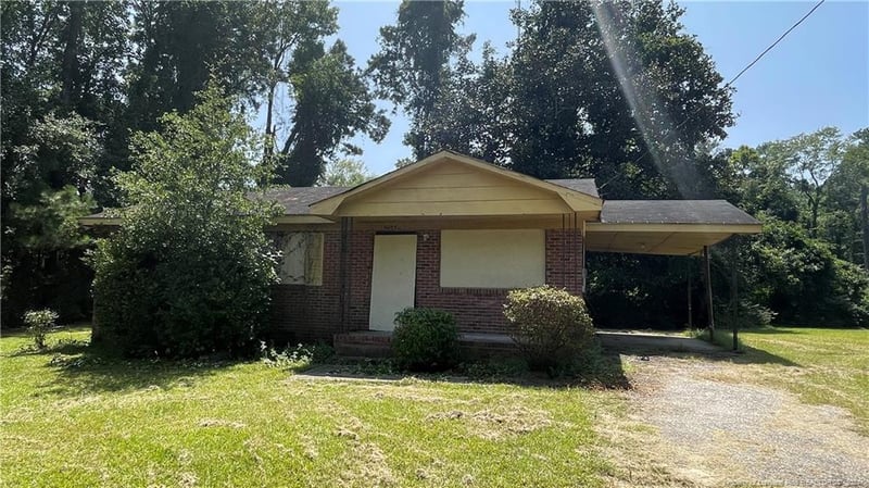 6055 Louise St, Fayetteville, NC 28314