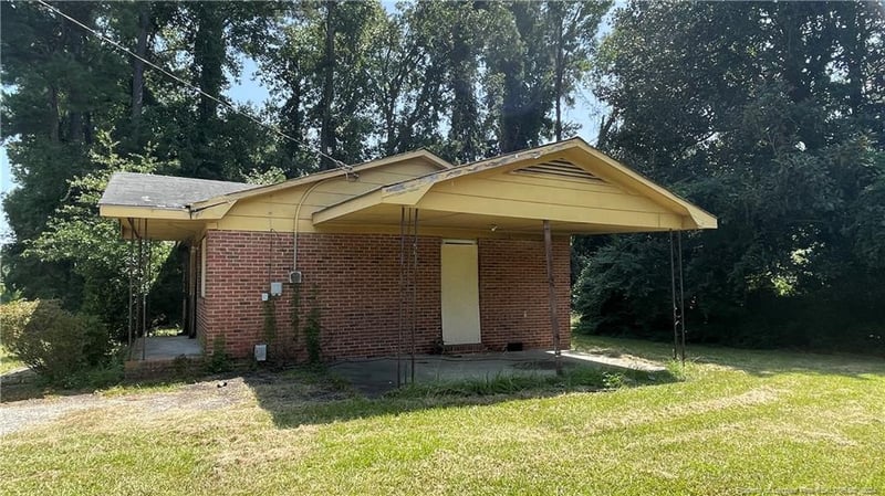 6055 Louise St, Fayetteville, NC 28314
